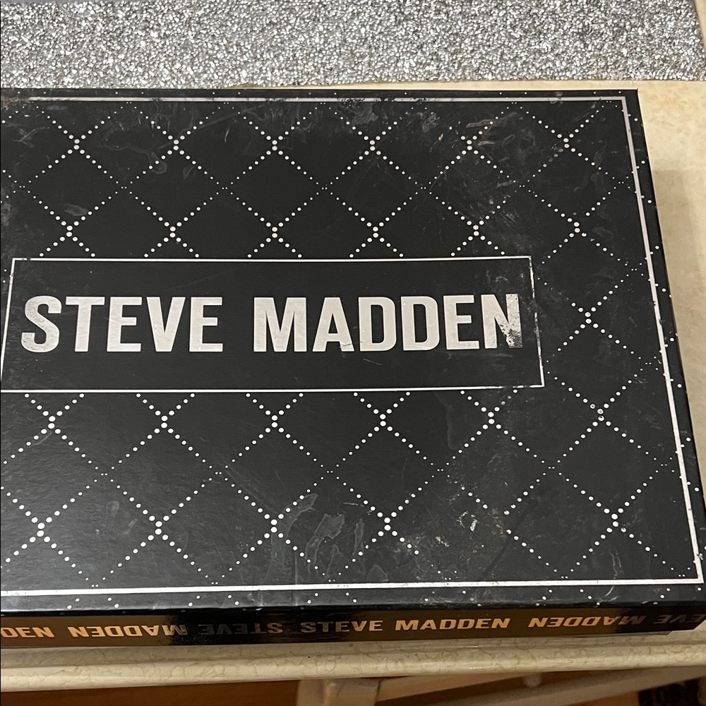 Steve Madden Black Quilted Messenger Bag Set - Picture 2 of 6
